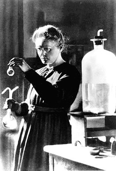 居里夫人发现钋和镭放射性研究领域的先驱